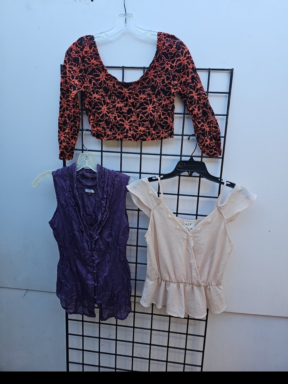 h.i.p. Black & Orange Lace Long-Sleeve Crop Top
